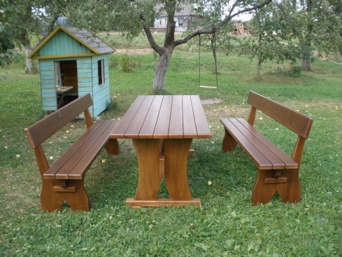 Скамейки и столы из дерева
