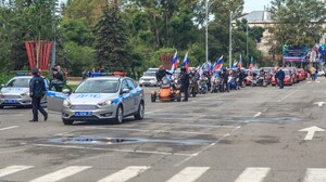 Впервые в Хакасии День российского флага отметили масштабным автомотомаршем