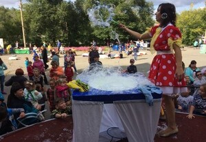 В Саяногорске прошел детский уличный фестиваль «Зеленый горошек» на грант «Территории РУСАЛа»