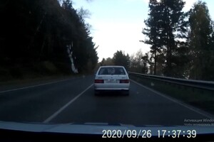 В Саяногорске водитель-повторник устроил гонки с полицейскими Видео!