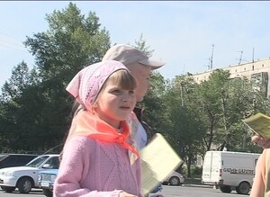 Сегодня на улицах Саяногорска маленькие горожане пытались остановить насилие над детьми