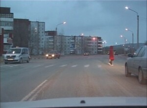 В Саяногорске пешехода, машина сбила прямо во дворе