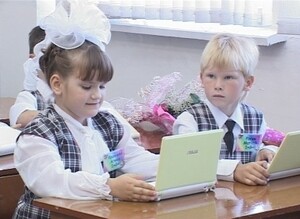 Хакасия подарила трем саяногорским школам новые компьютеры