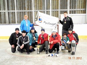 Команда СШ ГЭС стала победителем хоккея «на валенках»