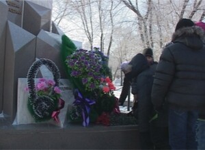 Саяногорцы собрались у ДК «Визит», чтобы почтить память павших воинов