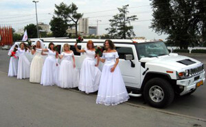 В Саяногорске прошел парад невест