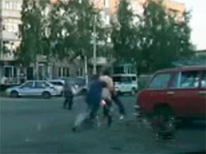 В Саяногорске пьяный водитель, сбив торговку клубникой, пытался сбежать