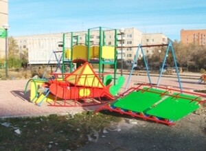 В новом сквере началось строительство детского игрового городка
