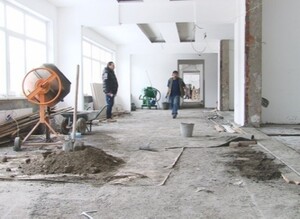 Масштабная реконструкция школы в Черемушках продолжается