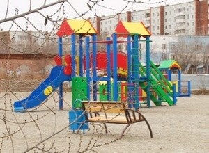 В Саяногорске заработал новый детский городок