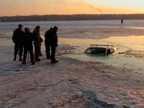 Три автомобиля жителей Хакасии попали на дно Саяно-Шушенского водохранилища
