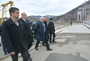 Глава Хакасии Виктор Зимин посетил Майнскую ГЭС