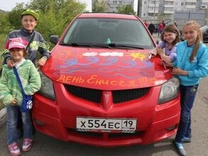 В Саяногорске десятки автомобилей превратились в передвижную художественную выставку