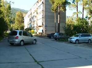 У жителей 87 дома поселка Черемушки появилась своя автостоянка
