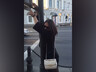 На Невском проспекте петербуржец приковал девушку наручниками к светофору