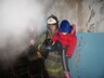 Пожарные спасли 37 человек из горящего дома в Саяногорске