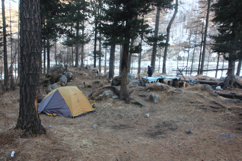 Мунку-Сардык 21-24 апреля 2015 -лагерь на стрелке. 