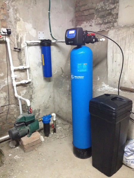 Системы очистки воды в коттеджах и офисах -Система умягчения воды, производительность, 1,5 м3/час, прачечная, г. Абакан. Защищает от накипи, коррозии, продлевает ресурс работы бытовой техники.  