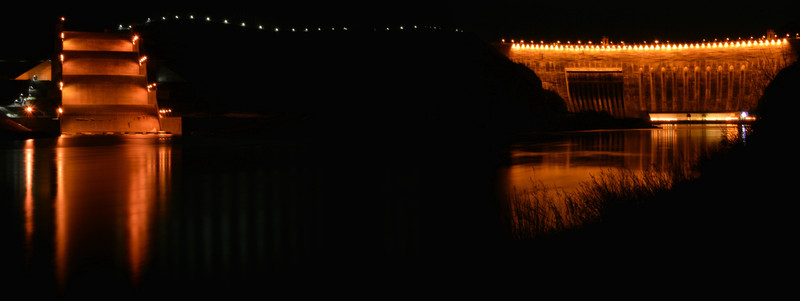 Ночная съёмка -Водосбросные сооружения и плотина Саяно-Шушенской ГЭС